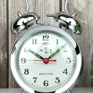 Ξυπνητήρι επιτραπέζιο κουρδιστό αντίκα με μηχανικό κουδούνισμα