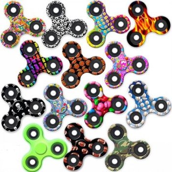 Fidget Finger Spinner σε διάφορα σχέδια Συσκευασία 24 ΤΜΧ Χονδρική με 35€