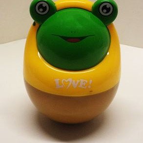 Μαγικός κουμπαράς - που πάντα μένει όρθιος - σε διάφορα χρώματα