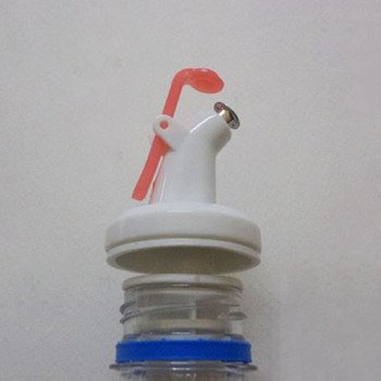 Πώμα μπουκαλιού με έξυπνο μηχανισμό ροής και τάπα ασφαλείας