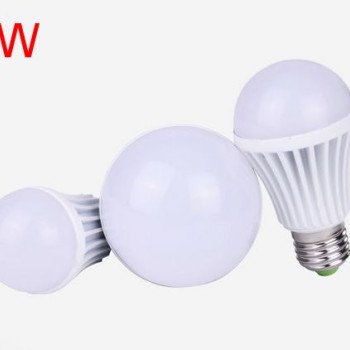 Λάμπα LED E27 7W Ψυχρό φως