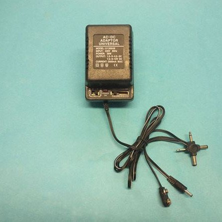 Μετασχηματιστής 2000 mΑ με κλίμακα 1,5-3-4,5-6-7,5-9-12 volt  και 6 διαφορετικά βύσματα