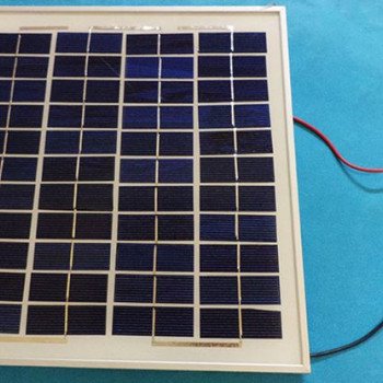 Ηλιακό πάνελ με απόδοση ισχύος 15W και τάση 12 volt
