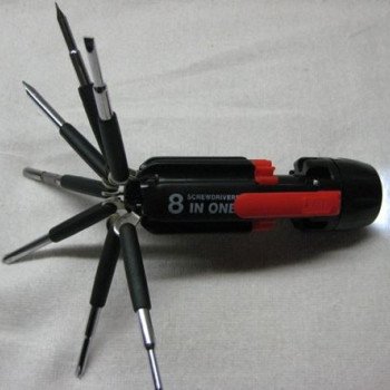 Πολυεργαλείο σετ με 5 κατσαβίδια και φακό Led 6 in1 [Δείτε σχετικό video]