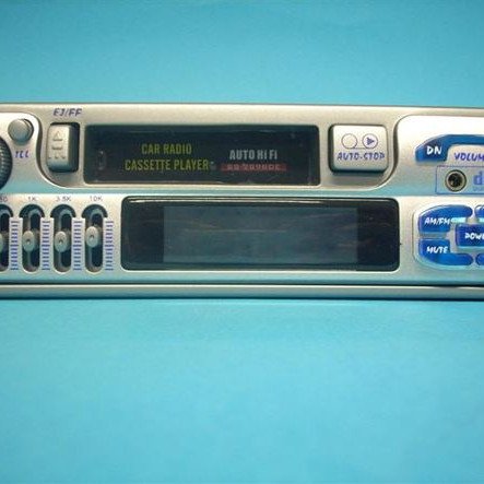 ΡΑΔΙΟΚΑΣΕΤΟΦΩΝΟ ΑΥΤΟΚΙΝΗΤΟΥ ΜΕ ΕΚΟΥΑΛΑΪΖΕΡ ΚΑΙ ΨΗΦΙΑΚΟ ΡΑΔΙΟΦΩΝΟ