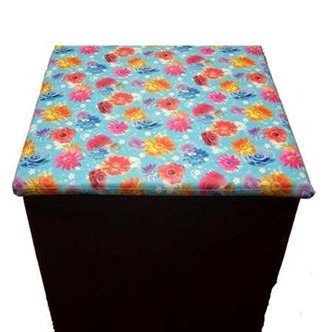 Πτυσσόμενο σκαμπό σε σχήμα κύβου με αποθηκευτικό χώρο διαστάσεων 32 Χ 28 Χ 32 cm