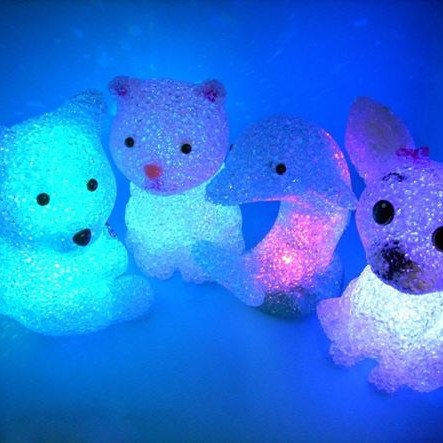 ΦΑΝΤΑΣΜΑΓΟΡΙΚΑ ΚΟΥΚΛΑΚΙΑ ΜΕ LED ΠΟΥ ΕΝΑΛΛΑΣΟΥΝ ΤΟ ΧΡΩΜΑ ΤΟΥ ΦΩΤΙΣΜΟΥ