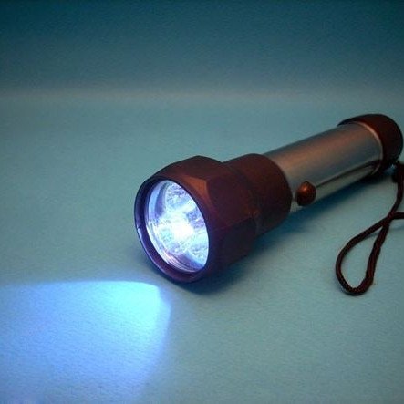 200 Τεμάχια φακός χειρός με 3 Led μεταλλικός