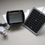Ηλιακός προβολέας εξωτερικού χώρου με 300 Led και λειτουργία ανίχνευσης κίνησης