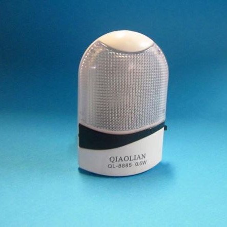 Φωτιστικό νυκτός led 1 watt ανάβει αυτόματα στο σκοτάδι σβήνει στο φώς