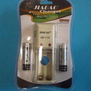 ΦΟΡΤΙΣΤΗΣ ΜΠΑΤΑΡΙΩΝ NICD ΚΑΙ NIMH ΤΥΠΟΥ ΑΑ - ΑΑΑ ΜΕ ΔΩΡΟ 2 ΜΠΑΤΑΡΙΕΣ ΑΑ (700mAh)