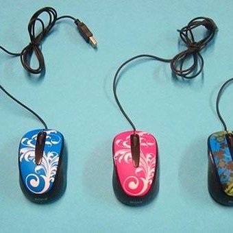 ΠΟΝΤΙΚΙ USB ΣΕ ΧΑΡΟΥΜΕΝΑ ΧΡΩΜΑΤΑ