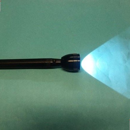 Φακός επαναφορτιζόμενος μεταλλικός πανίσχυρος - διάρκεια 180 λεπτά και ακτίνα 1000 μέτρα