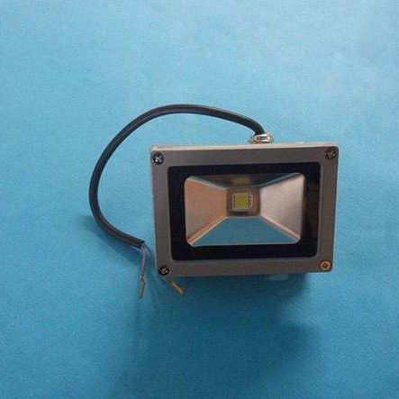 Προβολέας LED 10W υψηλής φωτεινότητας 80% οικονομία κατανάλωσης σε σχέση με έναν συμβατικό προβολέα αντίστοιχης απόδοσης 80 watt