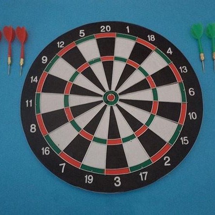 Στόχος με 4 χρωματιστά βελάκια - ένα έξυπνο παιχνίδι για μικρούς και μεγάλους