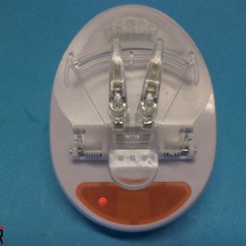 Φορτιστής όλων των τύπων μπαταρίας κινητών τηλεφώνων από ρεύμα 220 volt ή δύο μπαταρίες R6